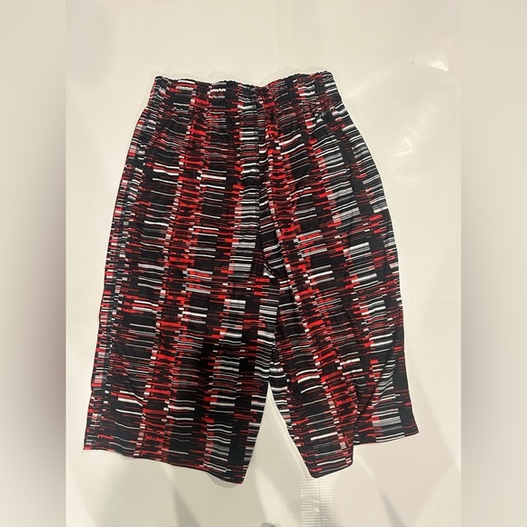 Nike Boys Basketball Shorts XL Red Black Stripe Drawstring Pockets - Picture 2 of 10